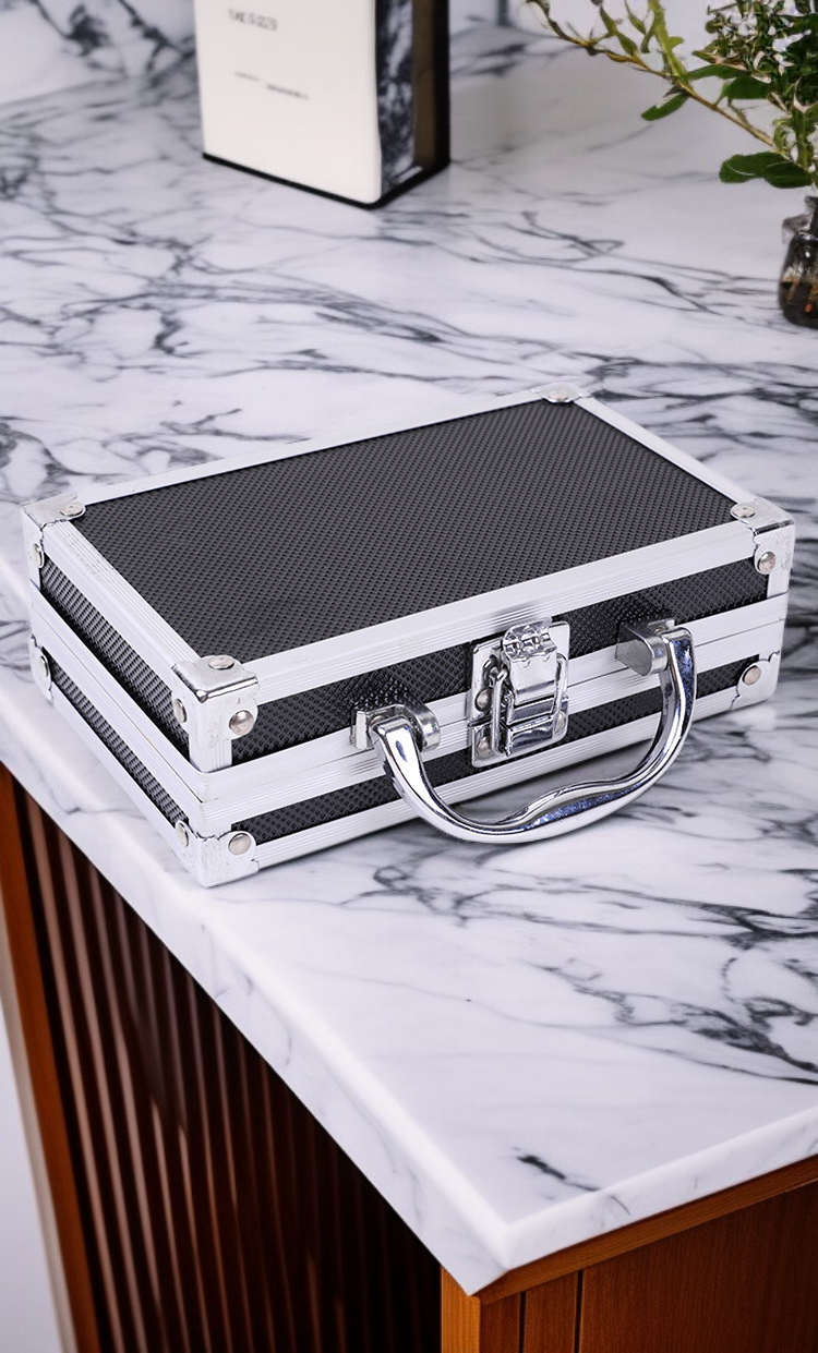 Portable large size toolbox with lockable features