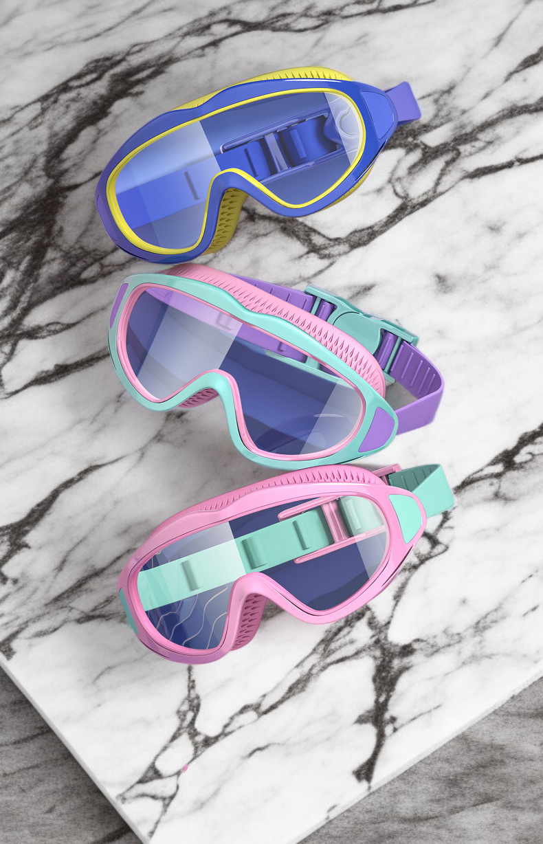 방수 기능이 강조된 수경 상세 이미지