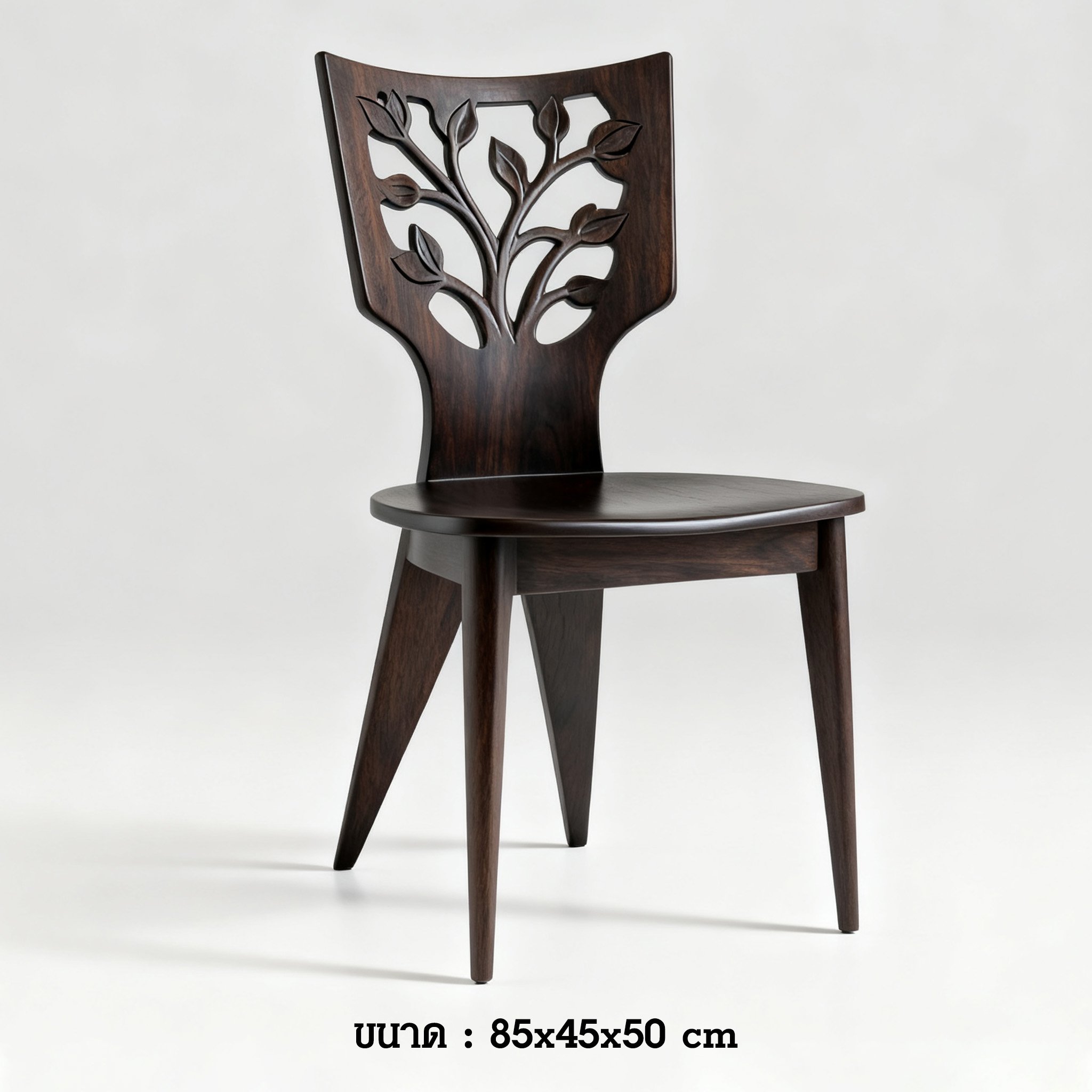 ภาพรวมของเก้าอี้ไม้แกะสลักอย่างหรูหรา