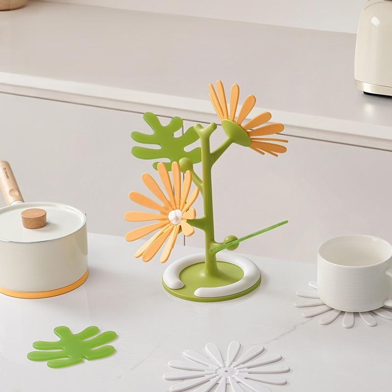 Odnímatelná podložka pod hrnec ve tvaru sedmikrásky