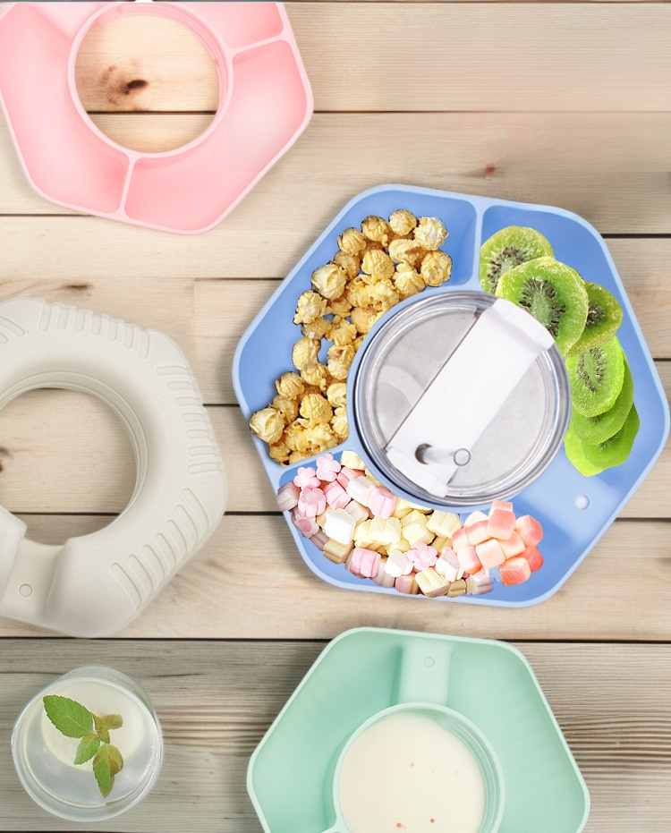 다양한 색상의 스낵 접시