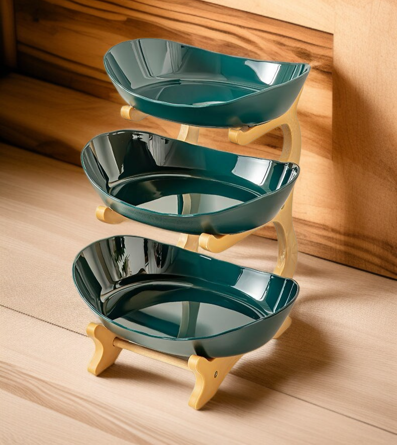 다양한 과일을 담은 다층 트레이