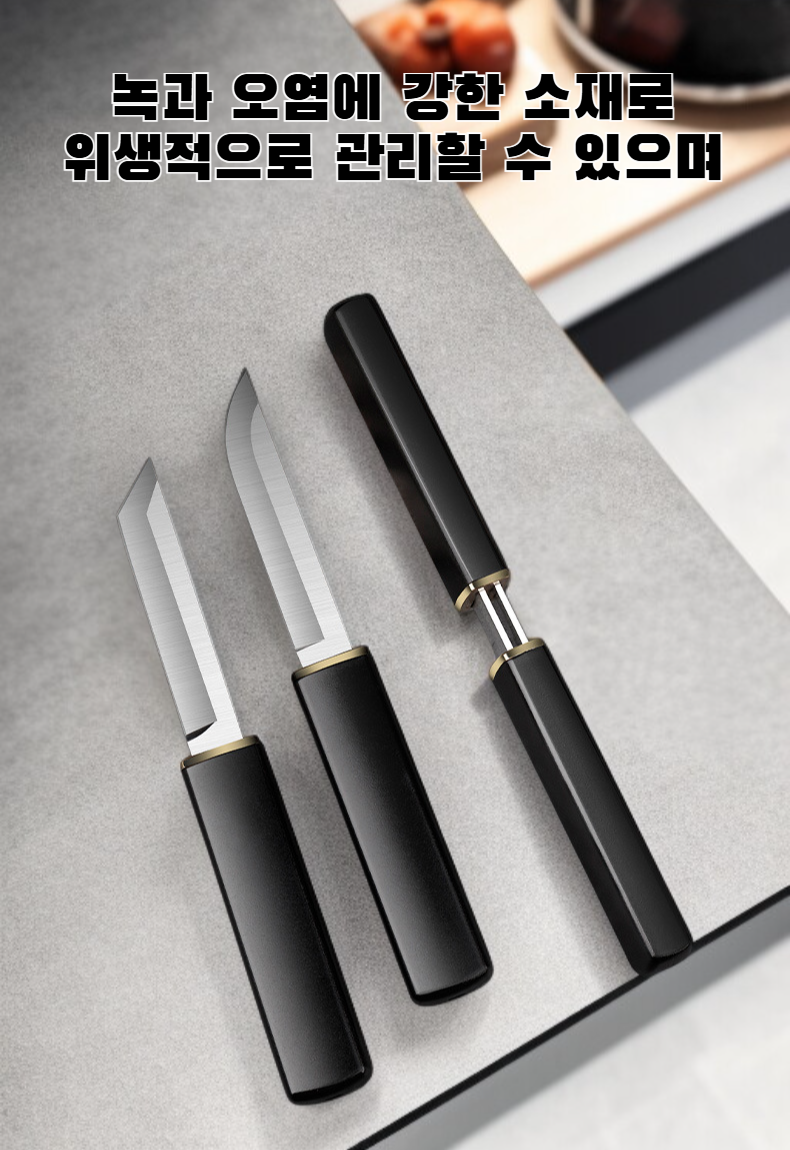 날카로운 양날 구조의 주방용 발골 칼 근접 사진