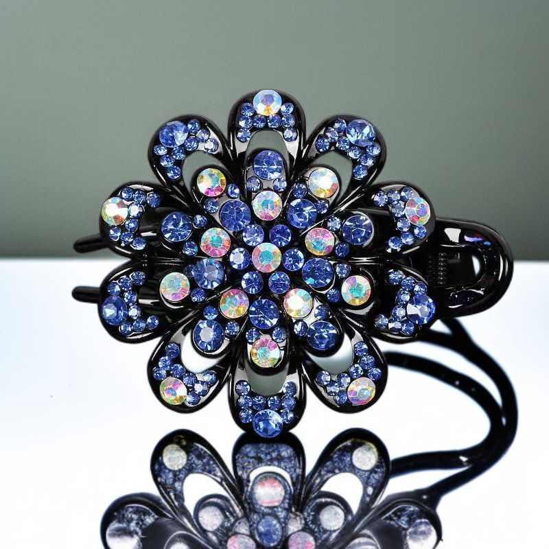 時尚氣質水鑽髮夾配戴效果