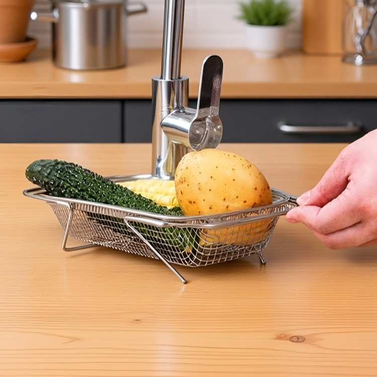 주방 정리를 돕는 다용도 배수 바구니