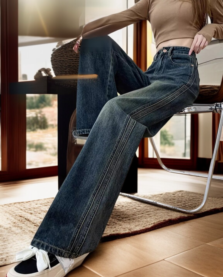 ハイウエストデザインのジーンズディテール