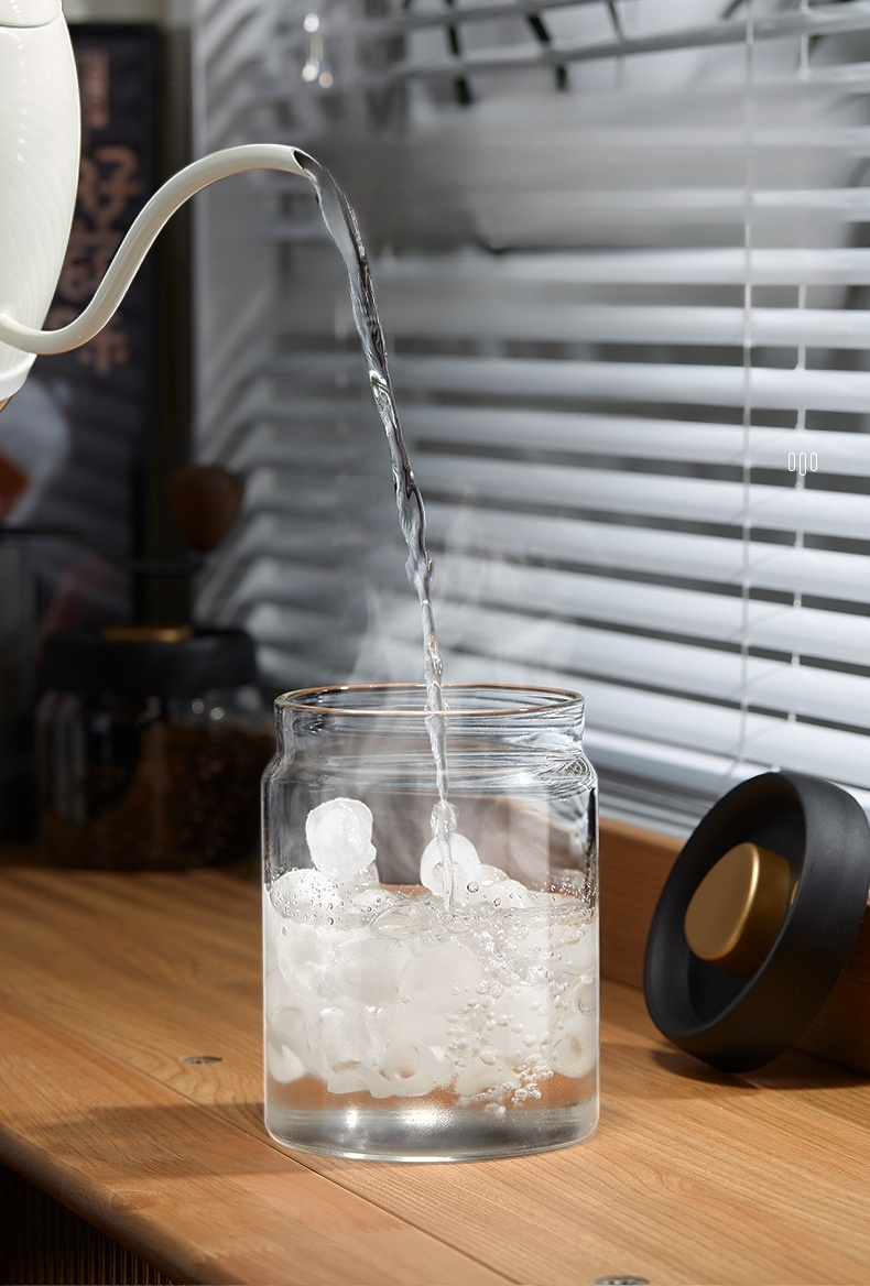 Utrzymanie świeżości kawy dzięki pojemnikowi próżniowemu