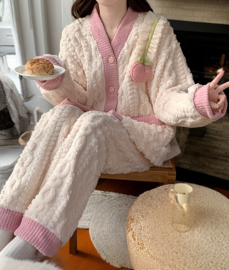 포근한 기모 소재 여성 잠옷 디테일