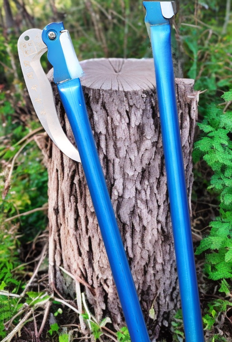 Portable harvesting sickle for gardeners