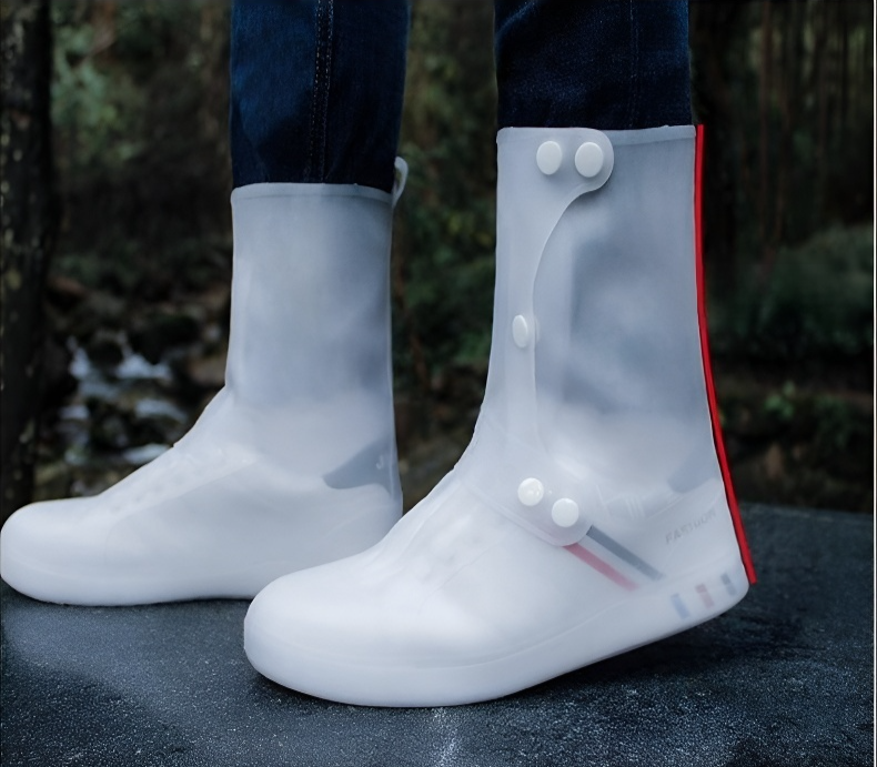 Easy-to-wear outdoor shoe covers for men and women