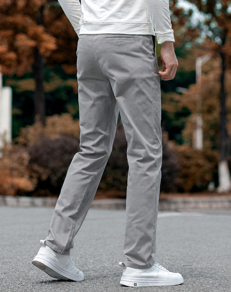 モデル着用春夏用メンズストレートパンツ