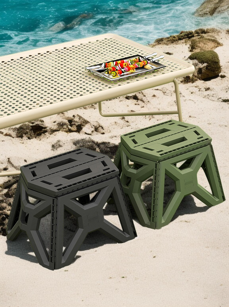 야외에서 사용하기 좋은 두꺼운 플라스틱 의자