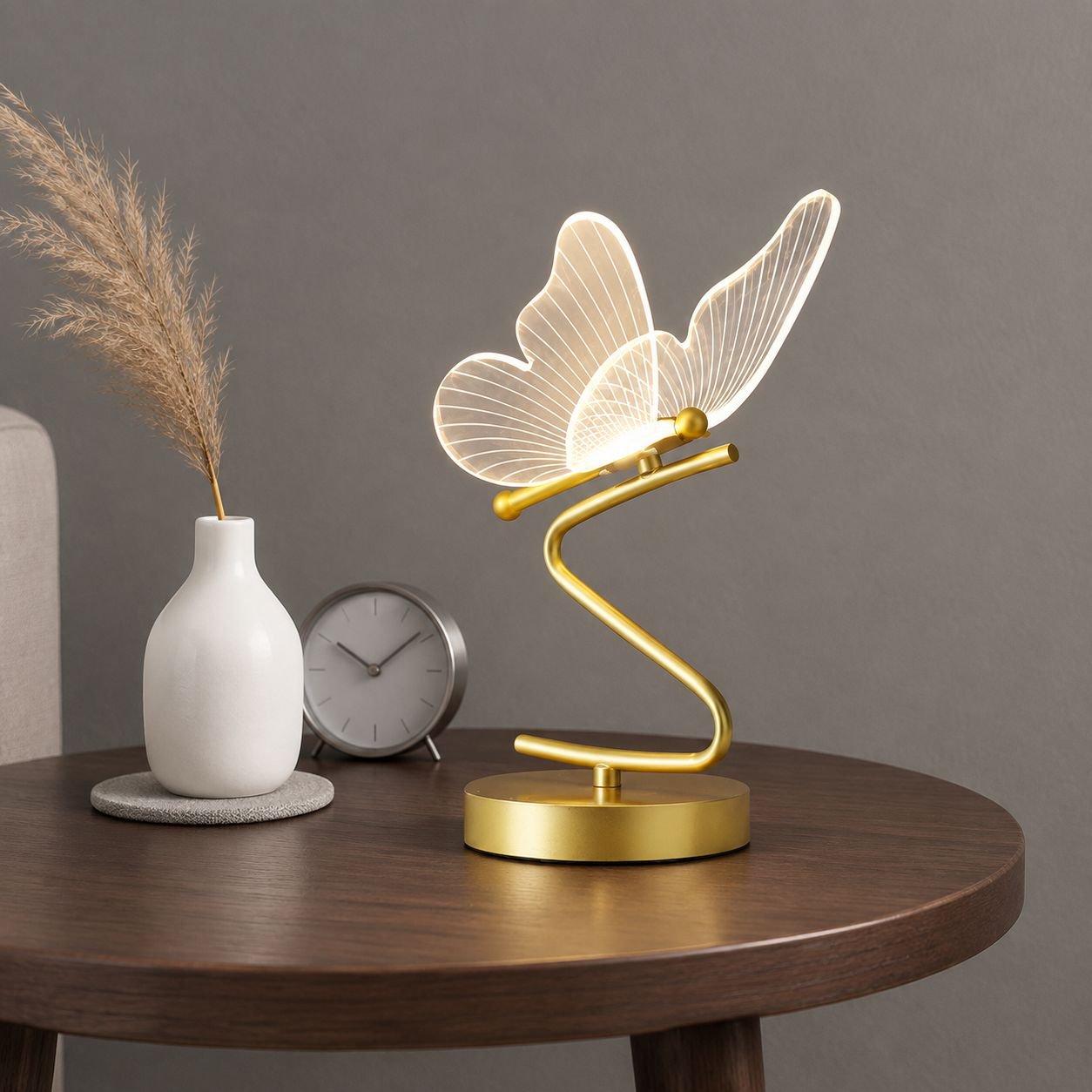Kreative Tischlampe im nordischen Stil mit Schmetterlingsdesign, wiederaufladbare Nachttischlampe