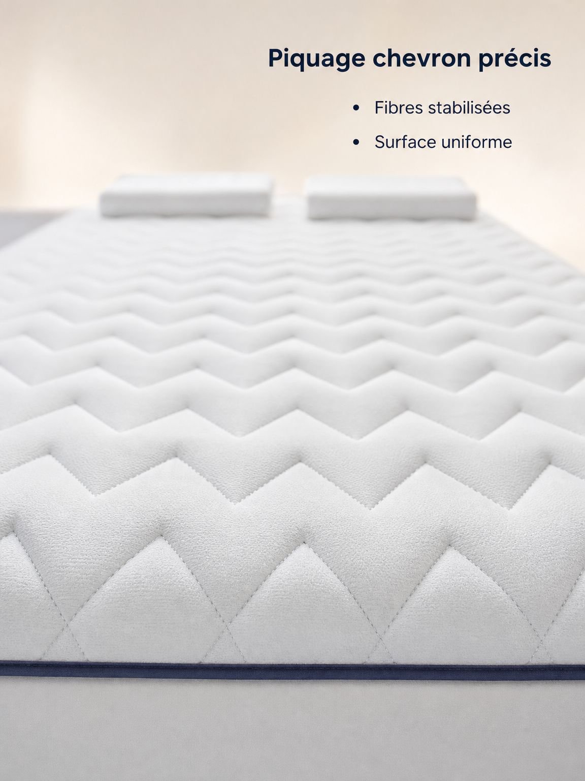 Surmatelas tatami en fibre de soja présenté sur un lit