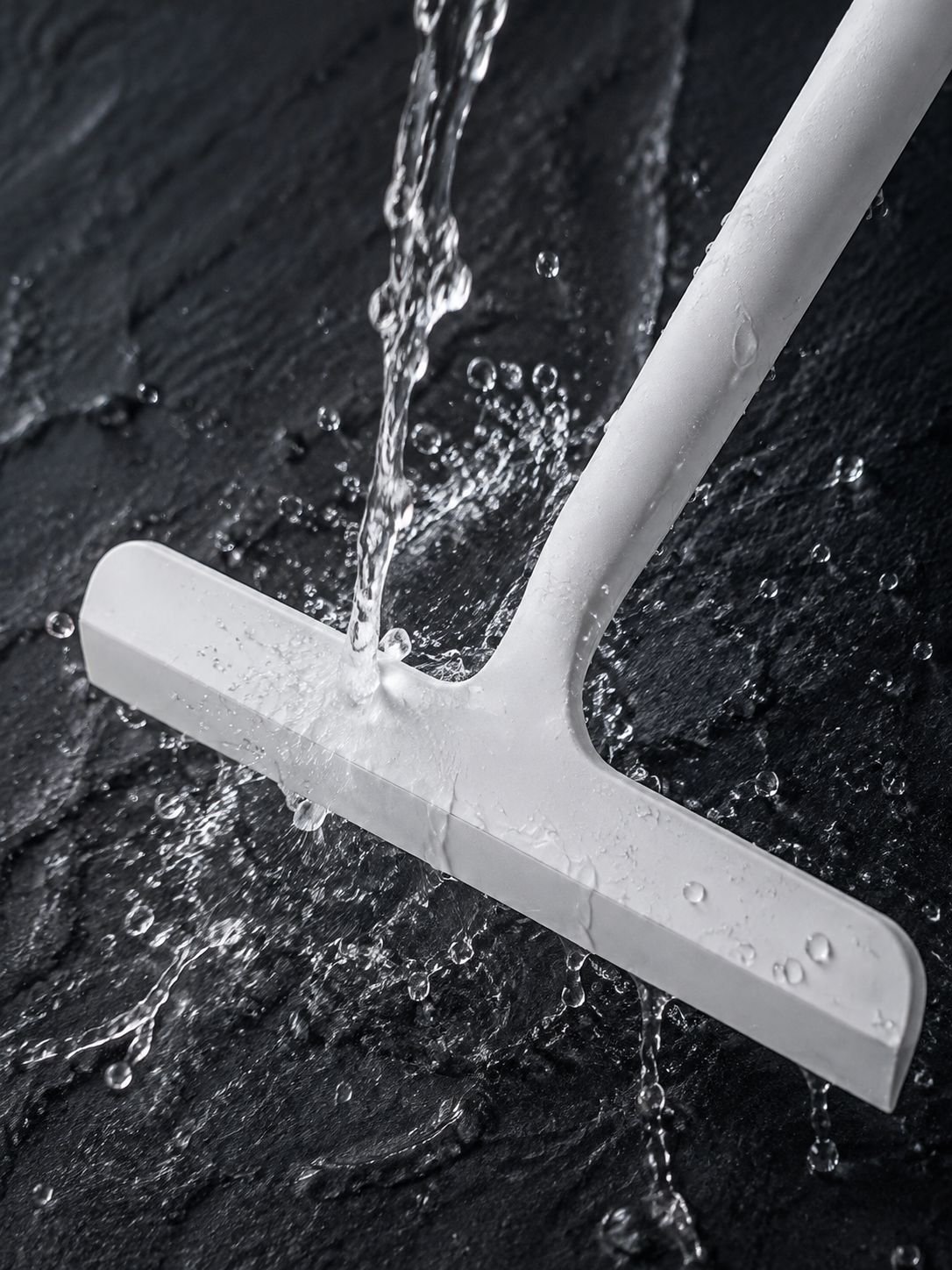 Efficient window cleaning with squeegee tool