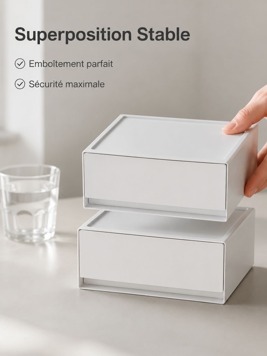 Boîte empilable pour garder le bureau organisé