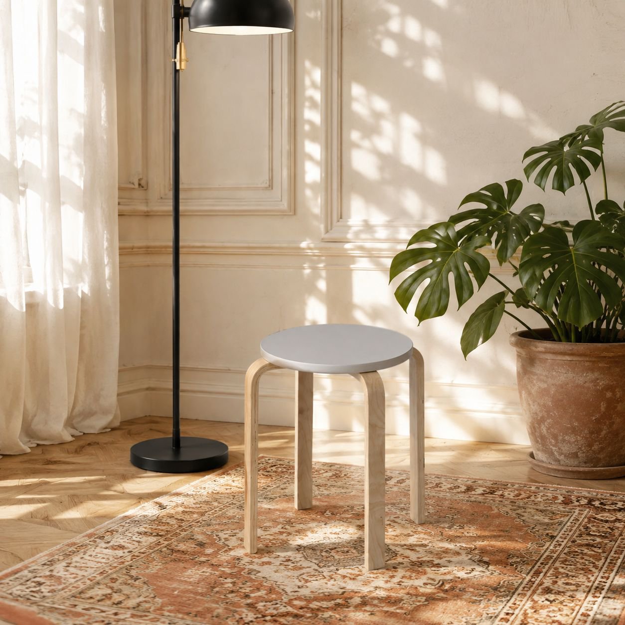 Tabouret domestique en bois massif empilable
