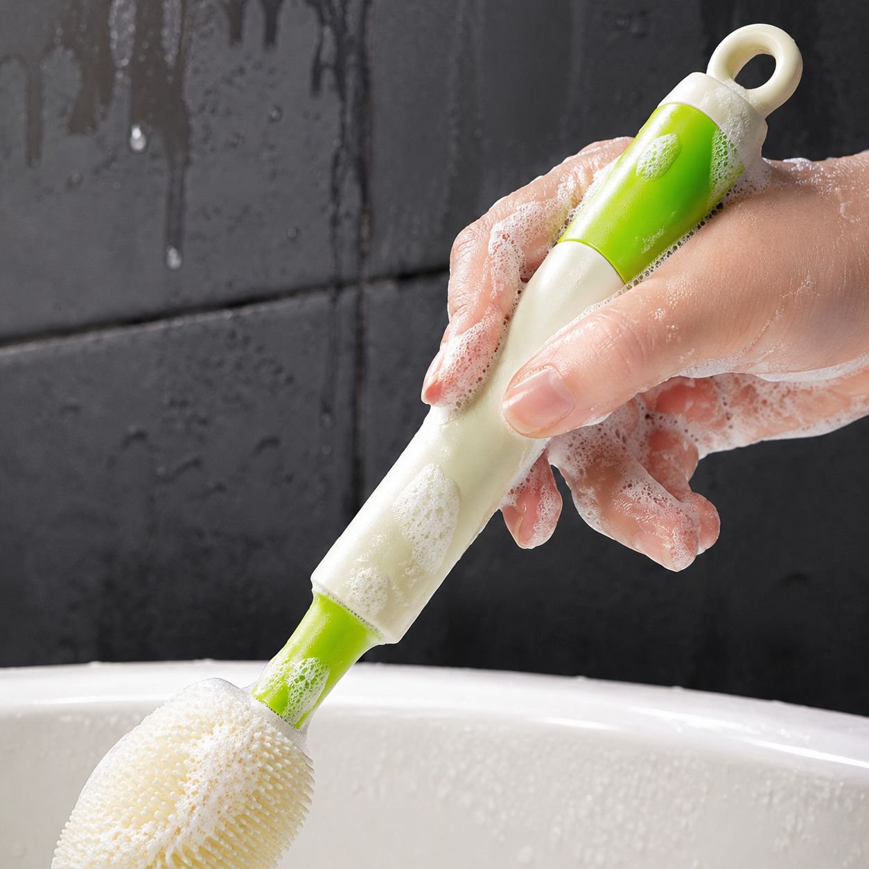 360 degree rotatable handle of bottle brush