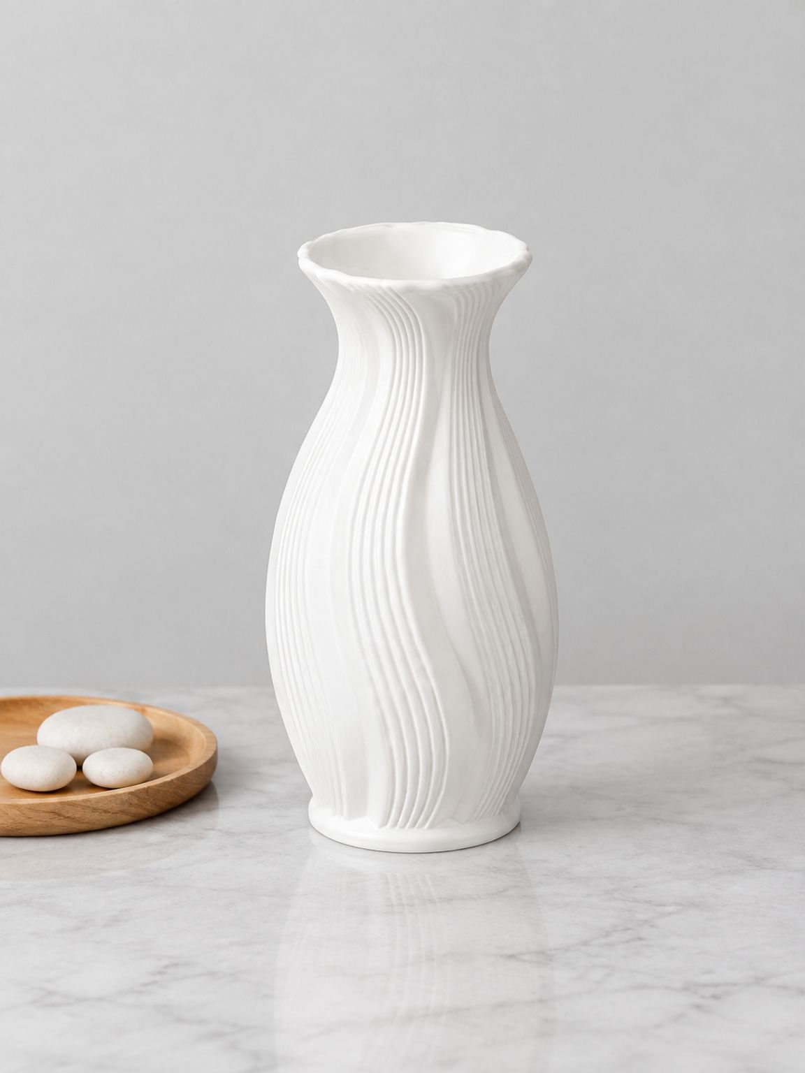 French gradient flower vase with an elegant decorative silhouette