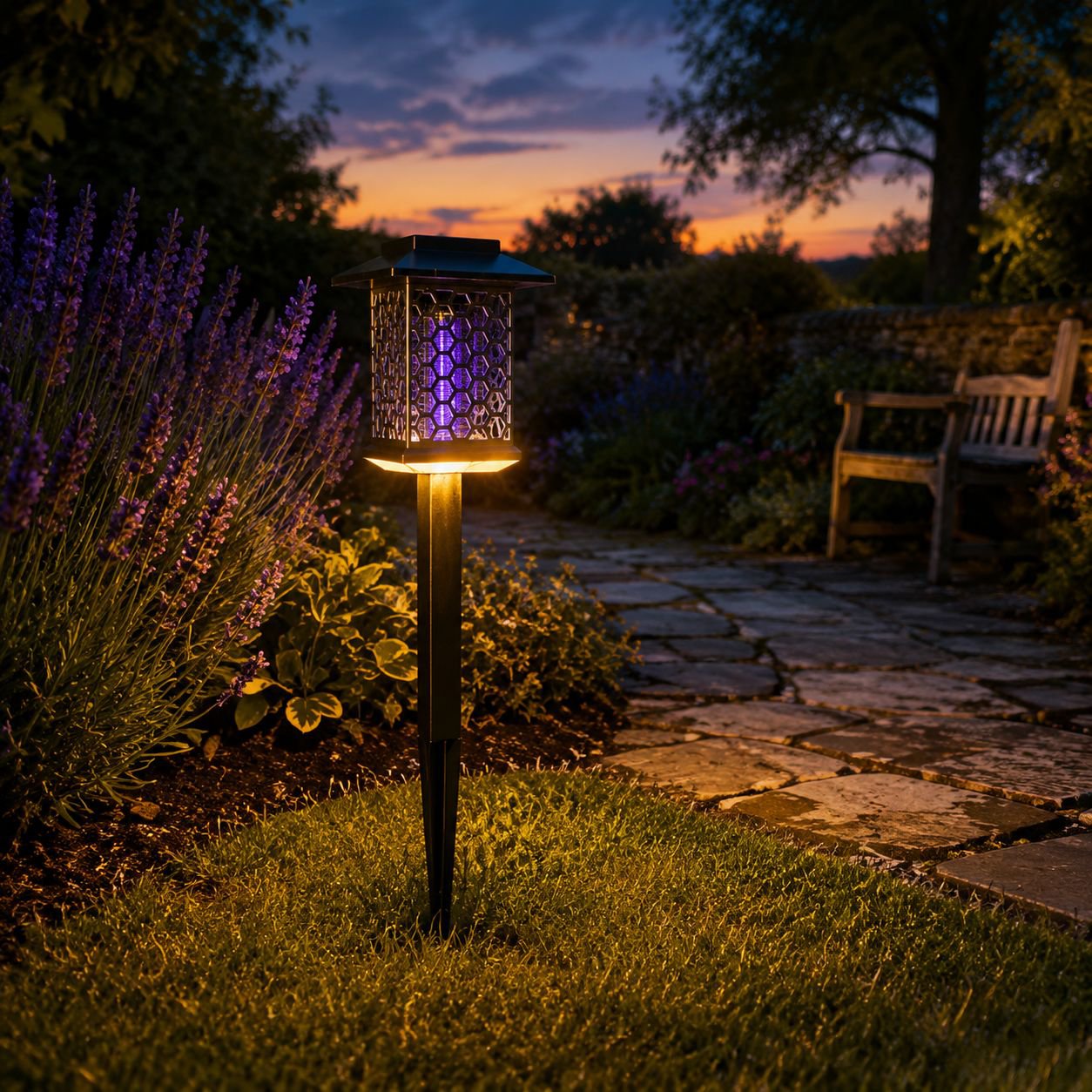 Multi-purpose Waterproof Solar Garden Light for Lawn and Courtyard