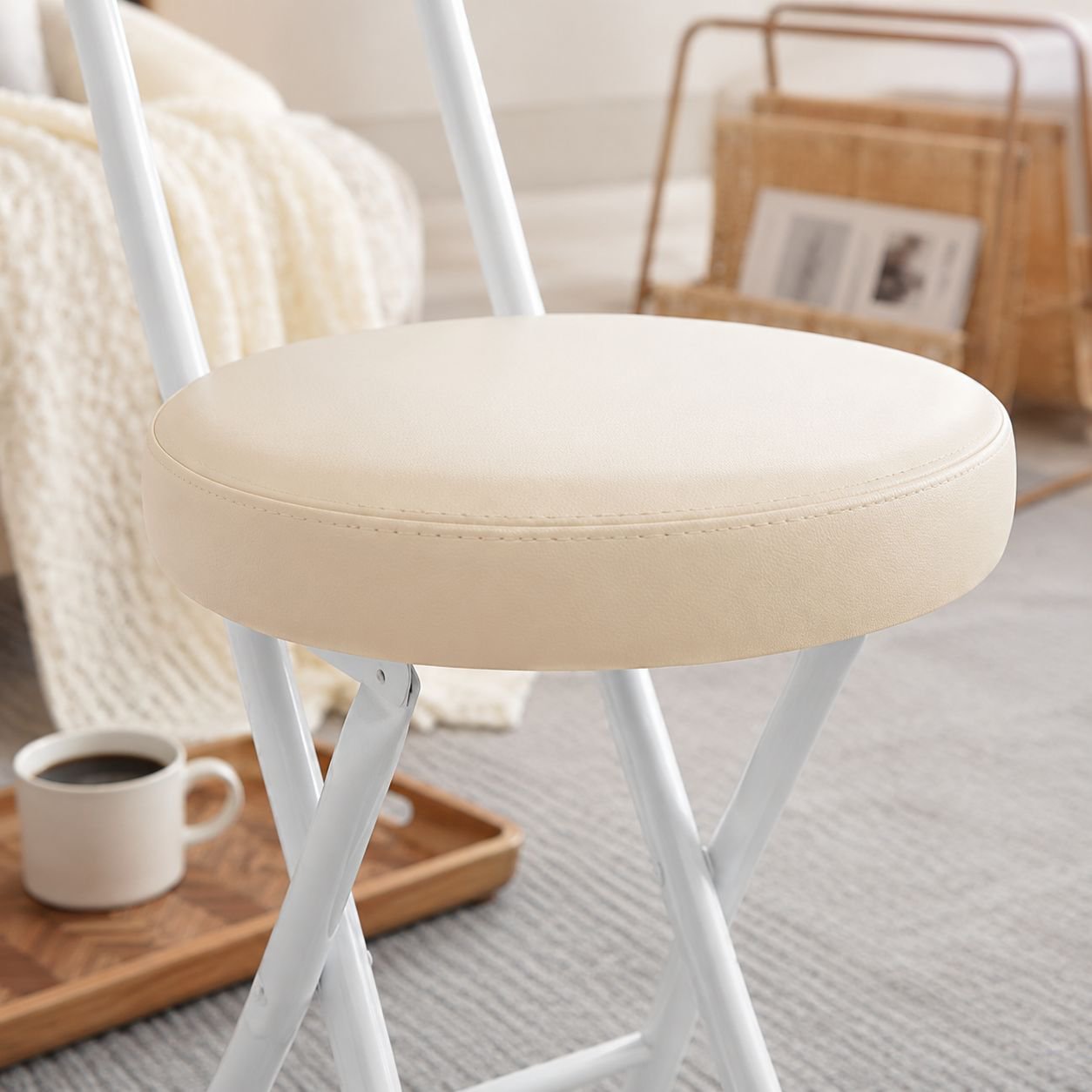 Dining table chair with tubular frame