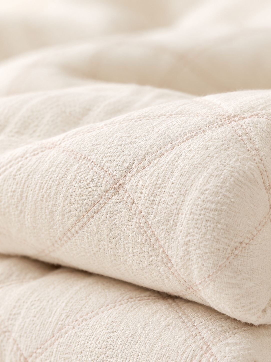 Soft and breathable cotton comforter for year-round use