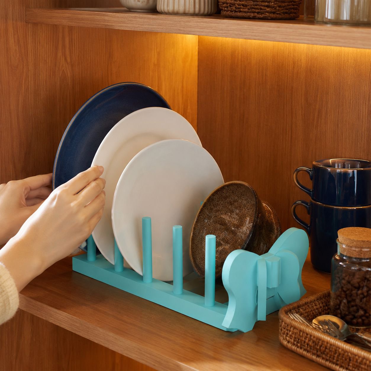 Wooden draining rack for dishes and cups