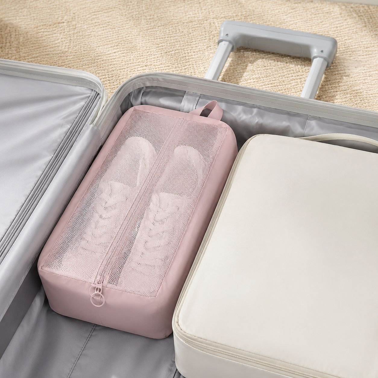 Durable zipper and handle on organizer bag
