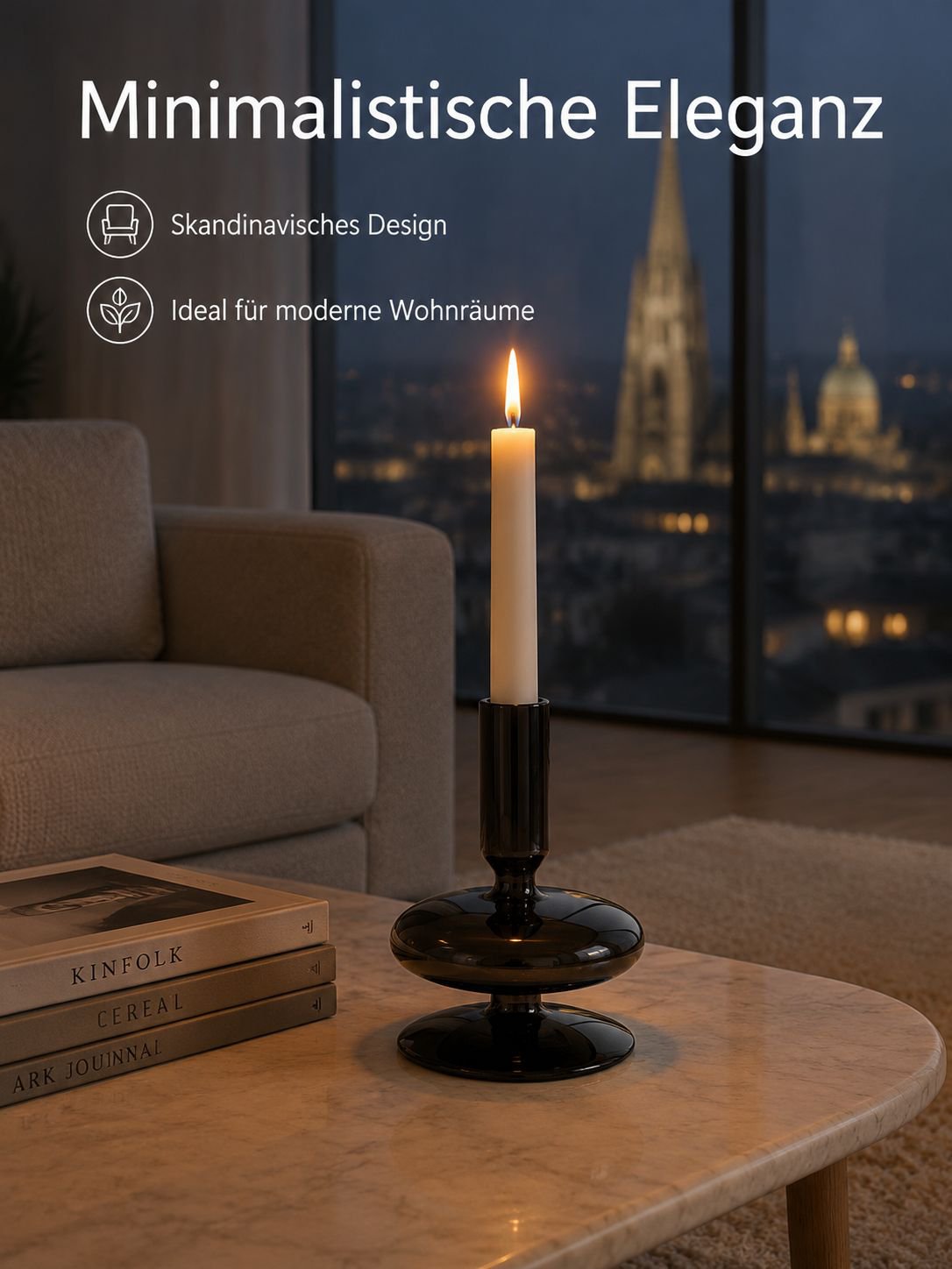 Moderner Kerzenhalter aus schwarzem Glas auf einem Holztisch