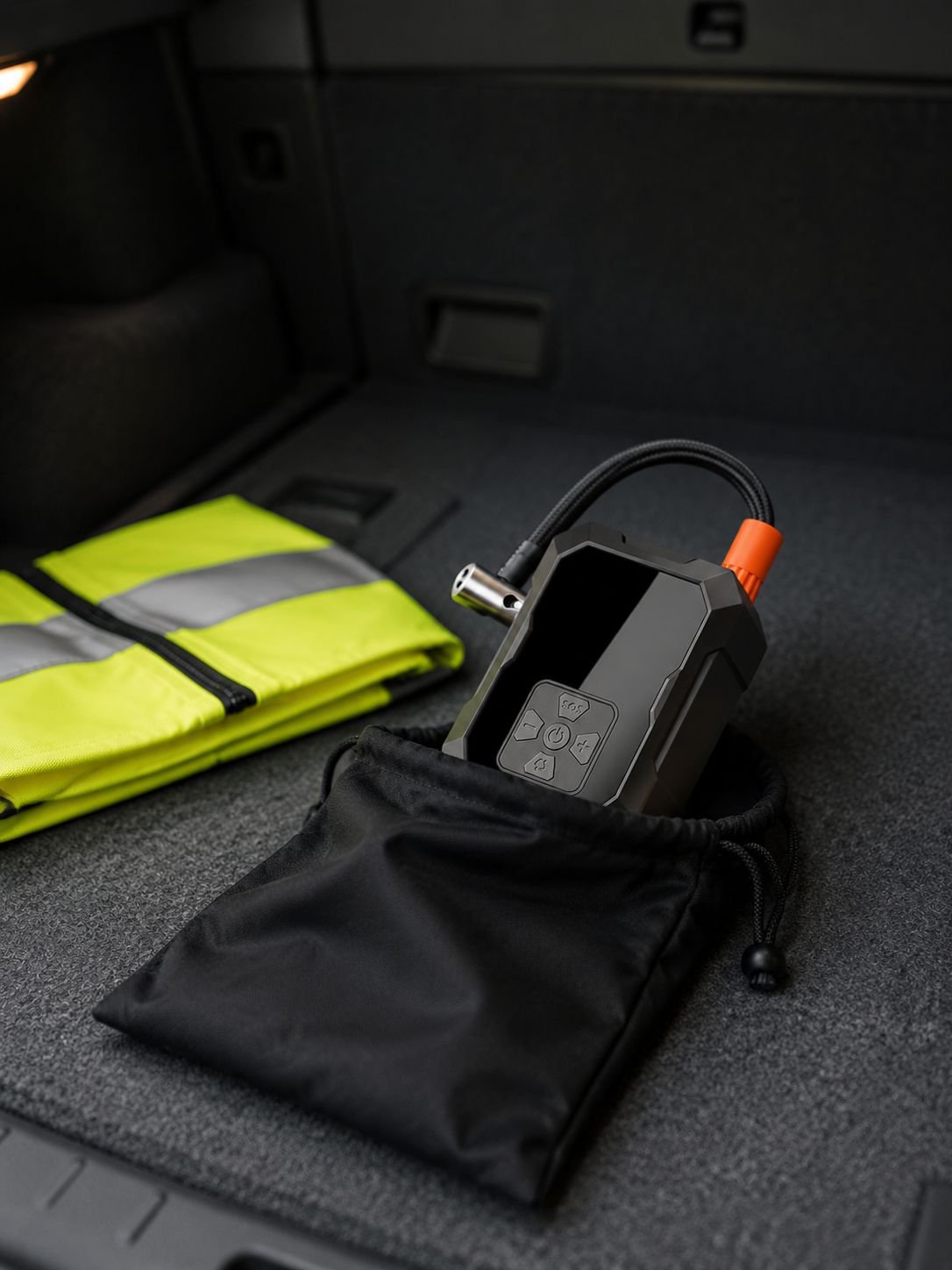 車のタイヤに空気を入れる新型エアポンプ