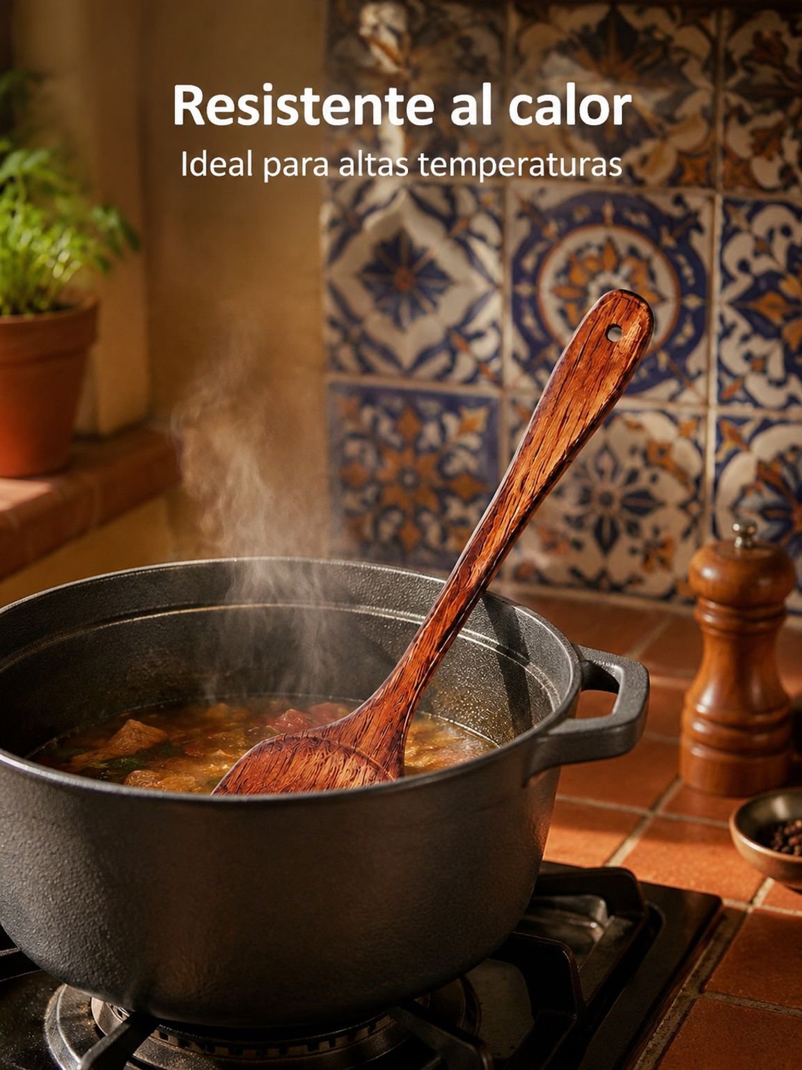 Espátula de madera de haya para cocinar en la cocina.