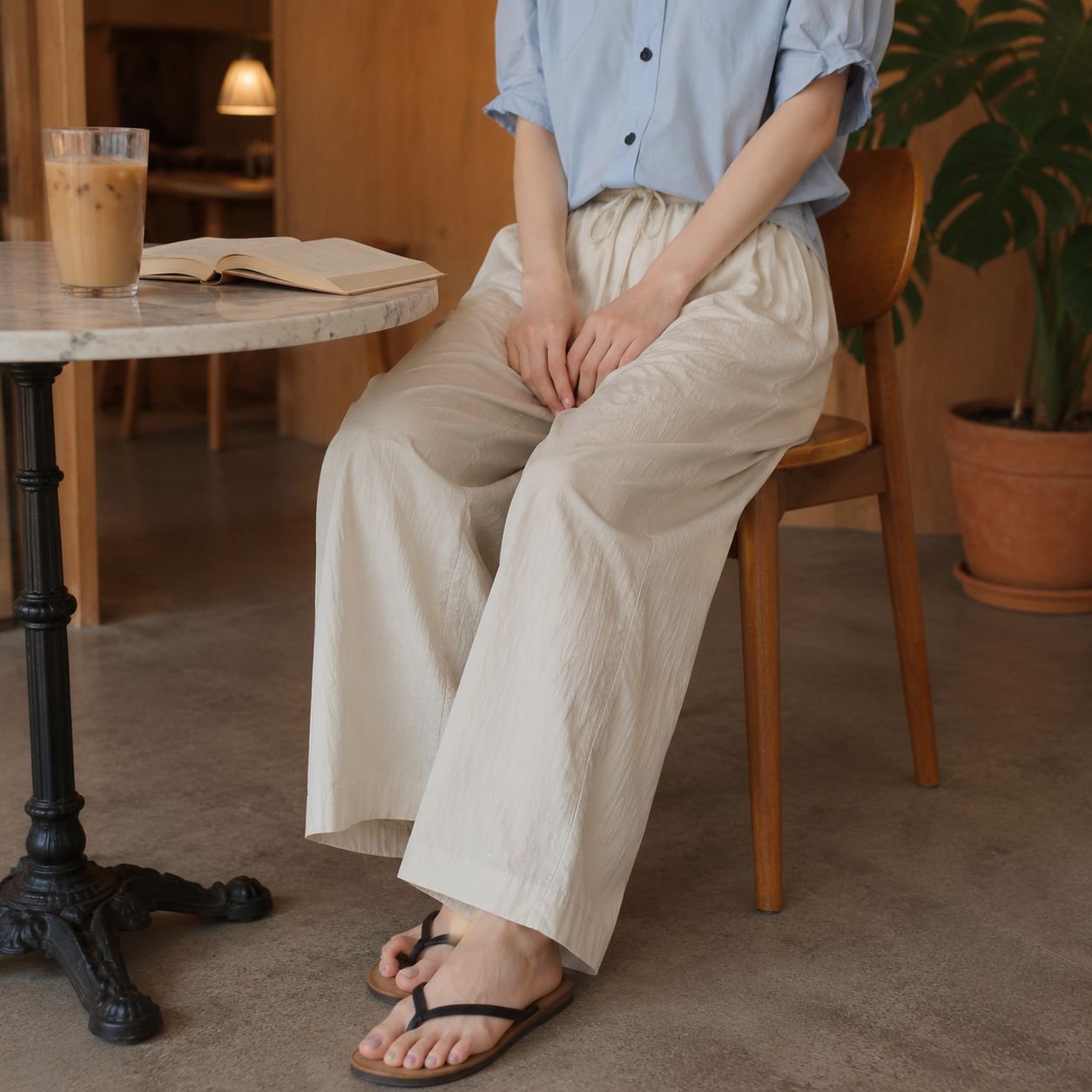 ドローストリング付きスリムパンツ