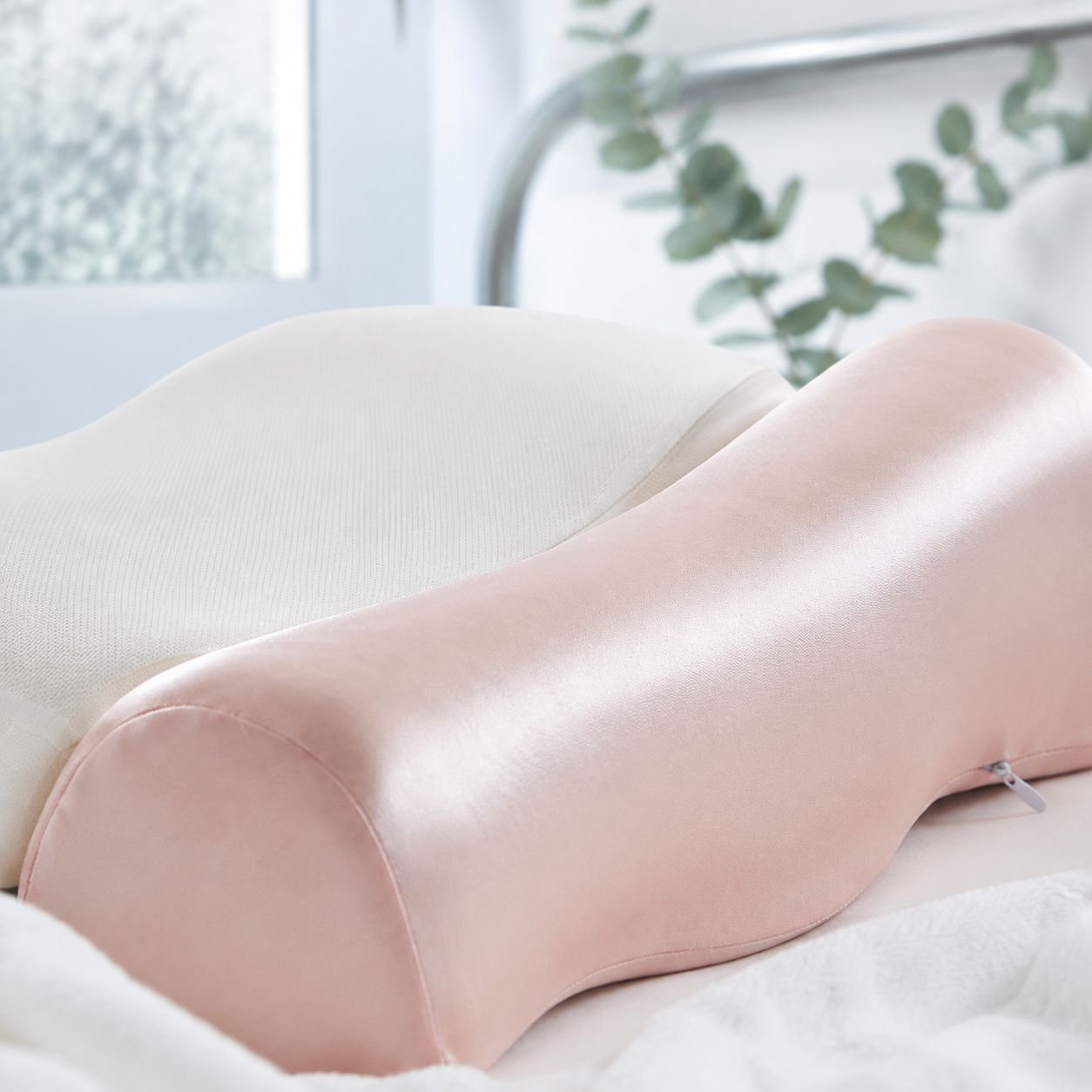 Memory-Schaum Kissen mit kühlendem Effekt und Traktionsbogen