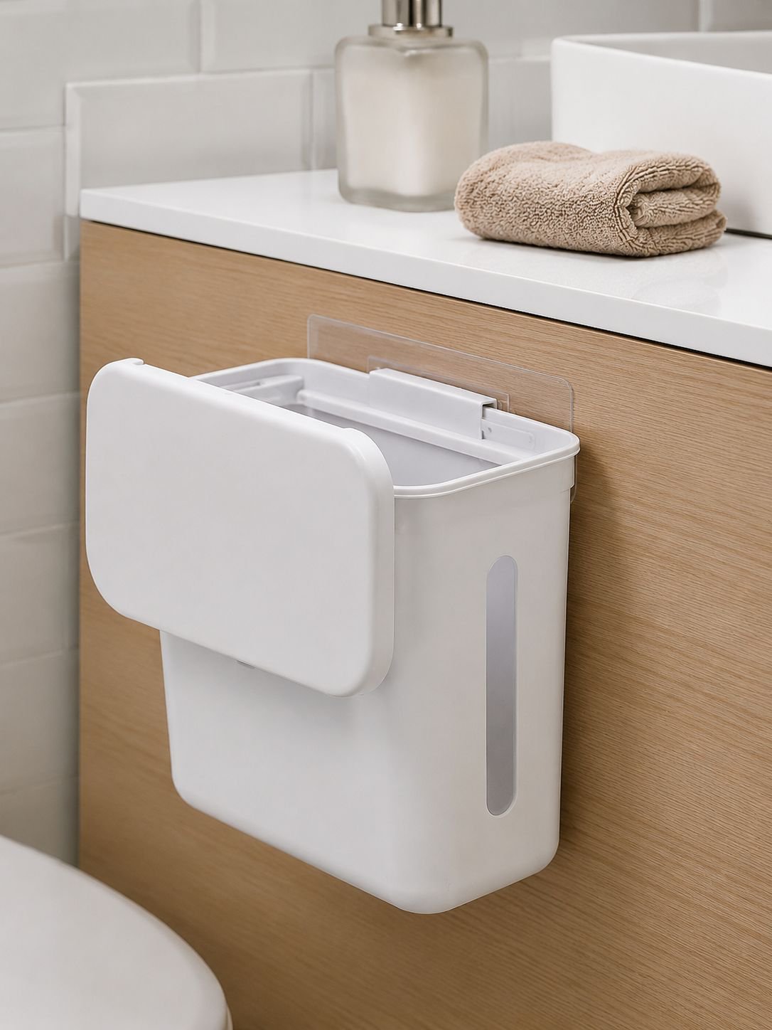 Cubo de basura doméstica con diseño moderno blanco