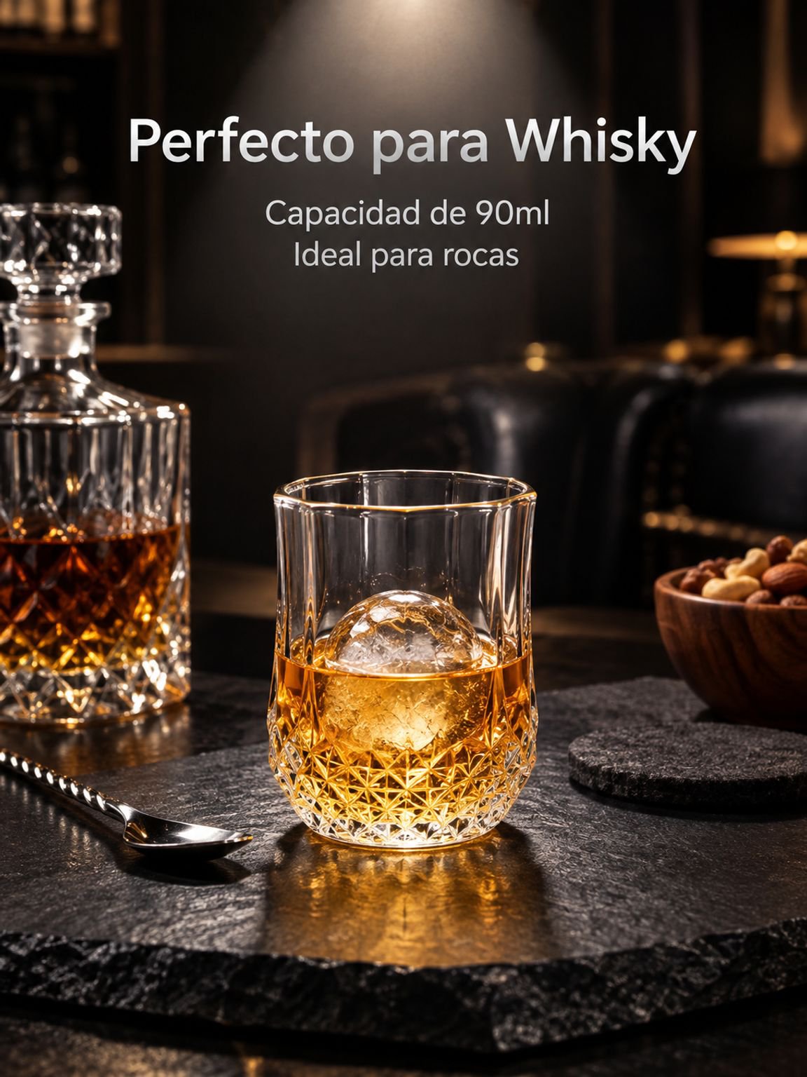 Vaso elegante de vidrio para servir whisky