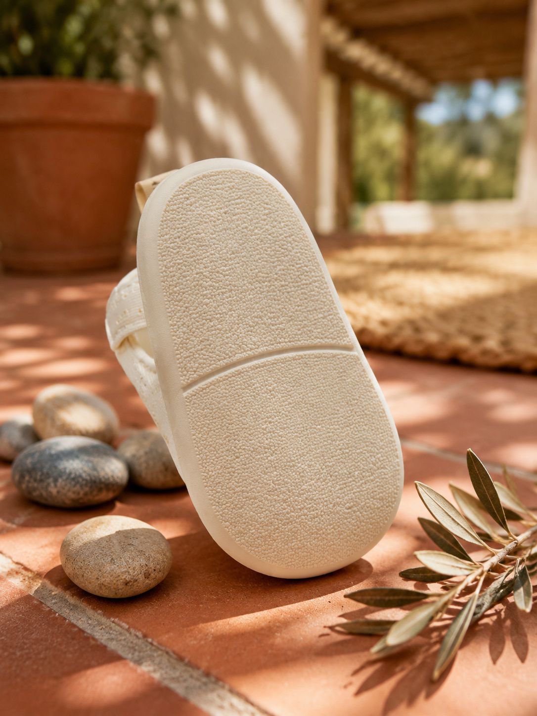 Zapatos de suela blanda para bebés antes de aprender a caminar