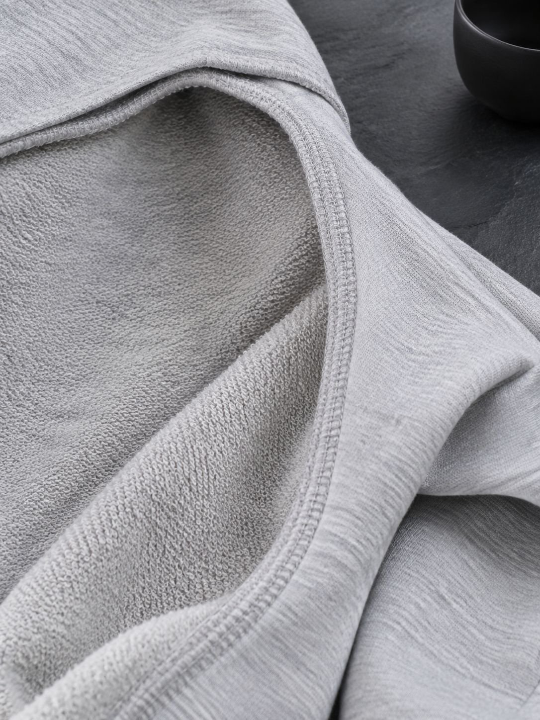 Bequemer Damen Hoodie mit besonderem Schulterdesign