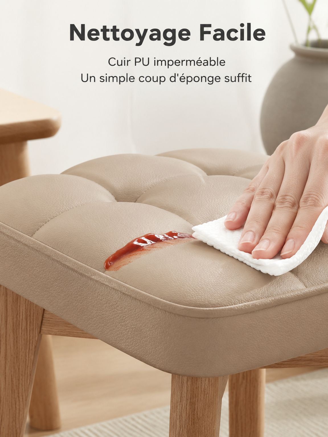 Chaise de salle à manger en bois massif intégrée à une décoration intérieure chinoise