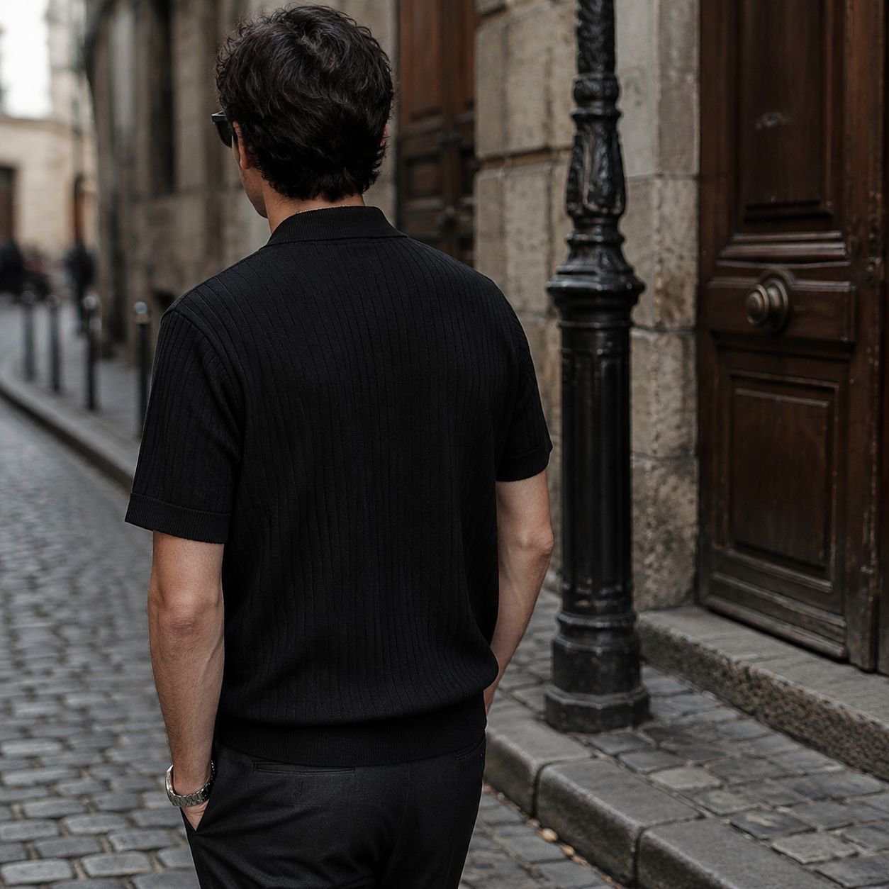 Polo en maille ajourée pour homme à col en V en soie glacée, manches courtes