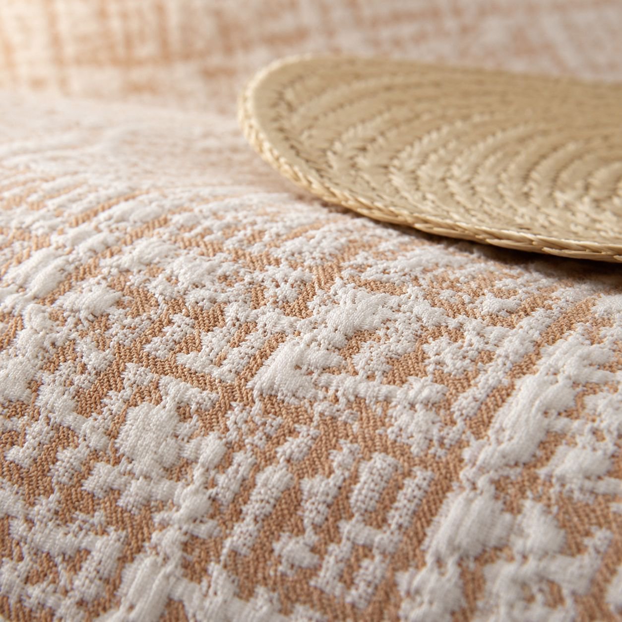 Detalle de la textura fresca y cómoda de la funda de sofá