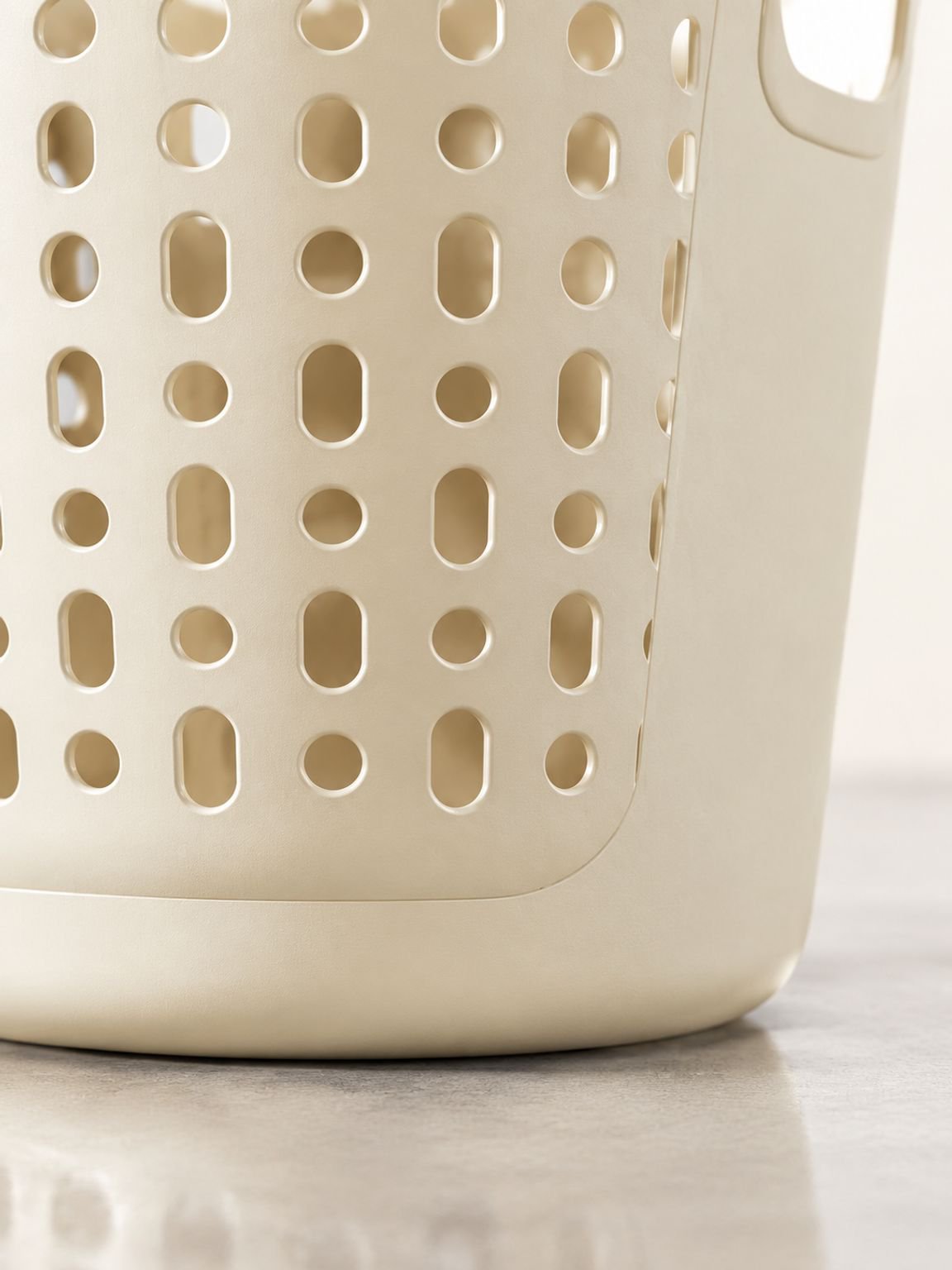 Vue détaillée du panier à linge avec grande capacité