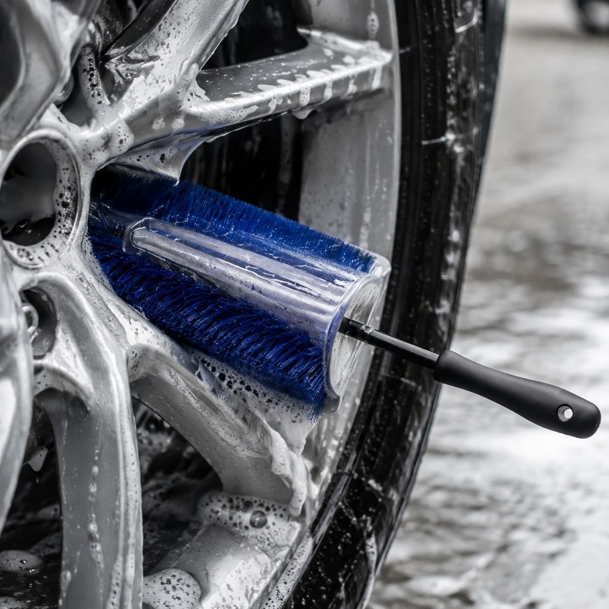 CR Free Logo EZ Wheel Brush with Long Handle for Car Cleaning