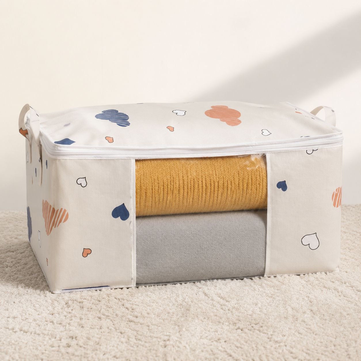 Space-saving foldable organizer bag in use