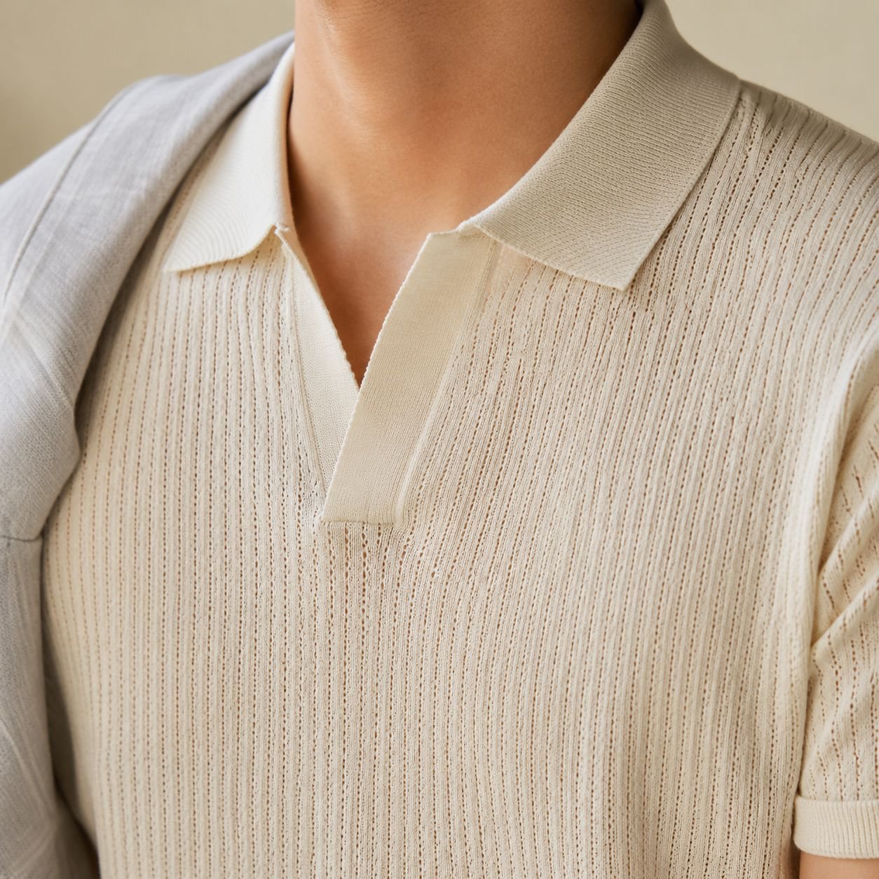Polo en maille ajourée pour homme à col en V en soie glacée, manches courtes