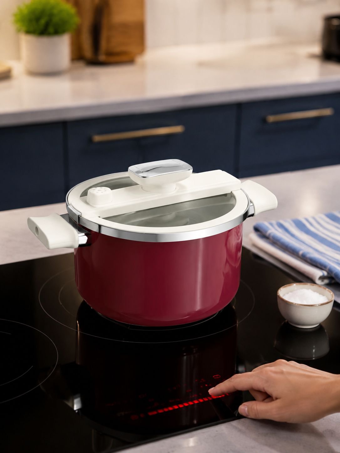 Easy-to-clean enamel surface of the pressure cooker