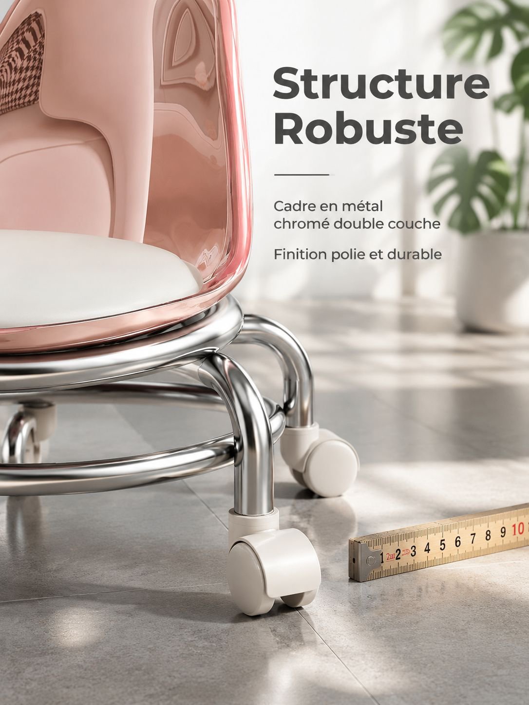 Vue latérale du tabouret en plastique transparent pour enfant