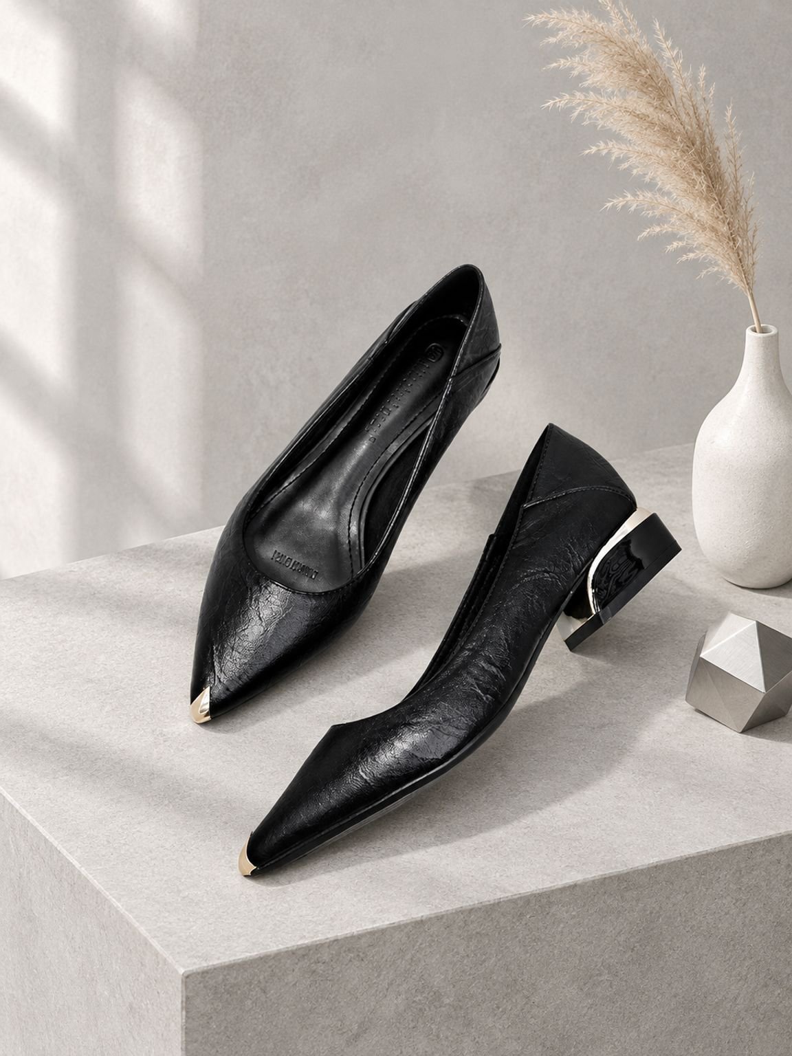  Damen-Slipper in Schwarz mit breitem Absat