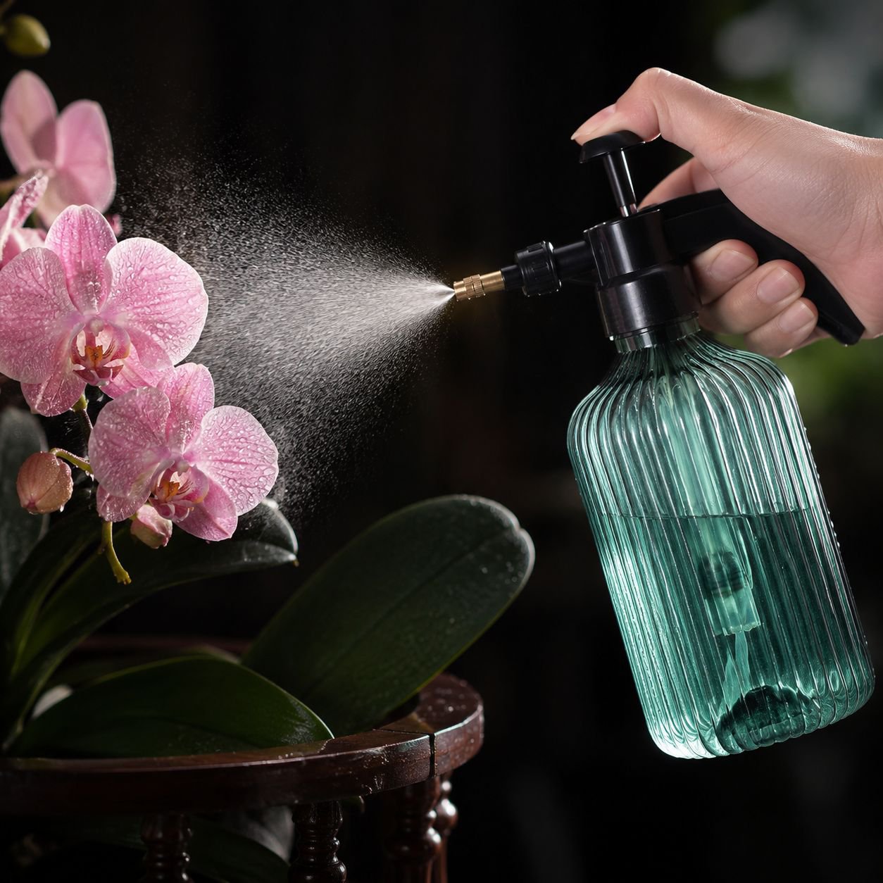 Easy-grip handle of gardening spray bottle