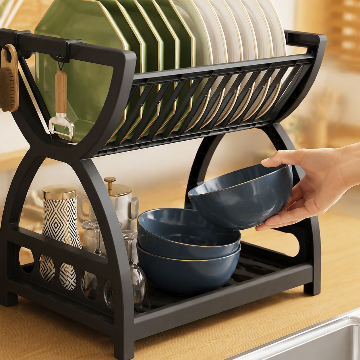Durable plastic dish rack with drainage system