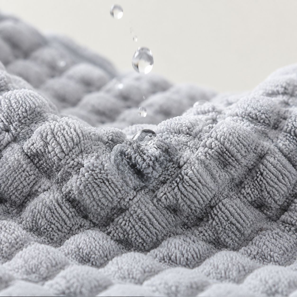 Quick-drying absorbent bath towel for swimming
